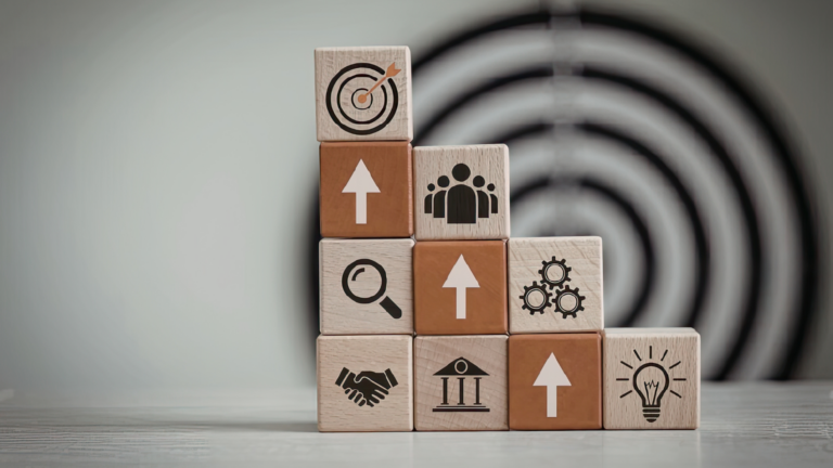 Content funnel growth strategy blocks and target icon
